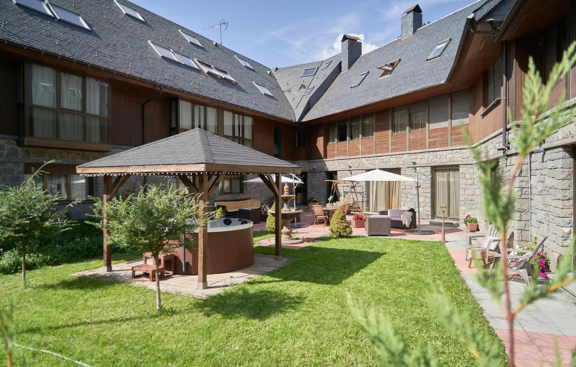 Gran Chalet Hotel & Petit Spa Vielha Esterno foto